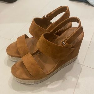 Caslon suede wedge